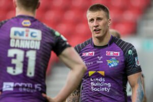 Alex Mellor leaves Leeds Rhinos with immediate effect to join Castleford Tigers