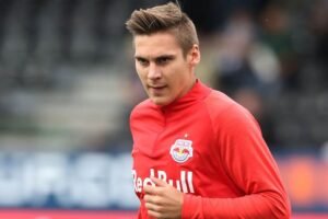 Austrian defender completes Leeds medical