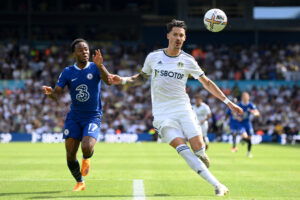 Tony Dorigo tips Leeds to get a result at Chelsea in “tight and tense affair”