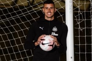 Hull City owner says only three championship teams could afford Karl Darlow